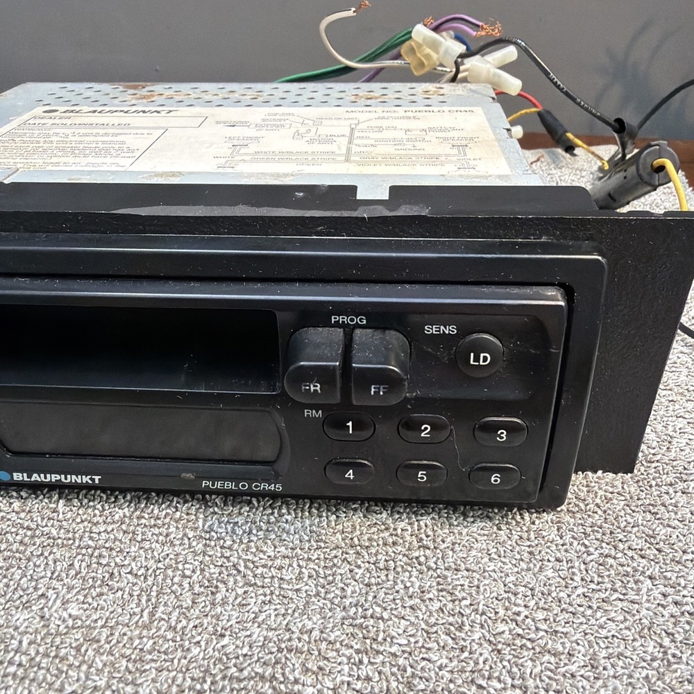 Blaupunkt Pueblo CR45 High-Power FM/AM/Cassette Receiver w/ Detachable Face - Picture 3 of 10